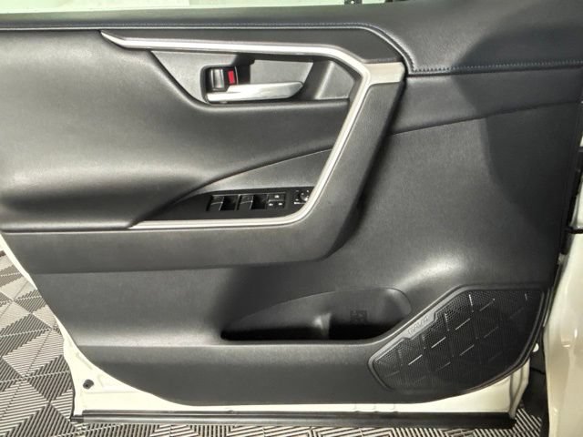 Used 2021 Toyota RAV4 XSE AWD/4WD image 17