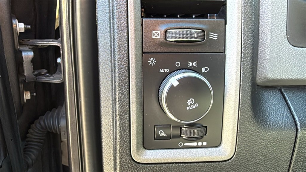 Used 2017 RAM 1500 Express image 18