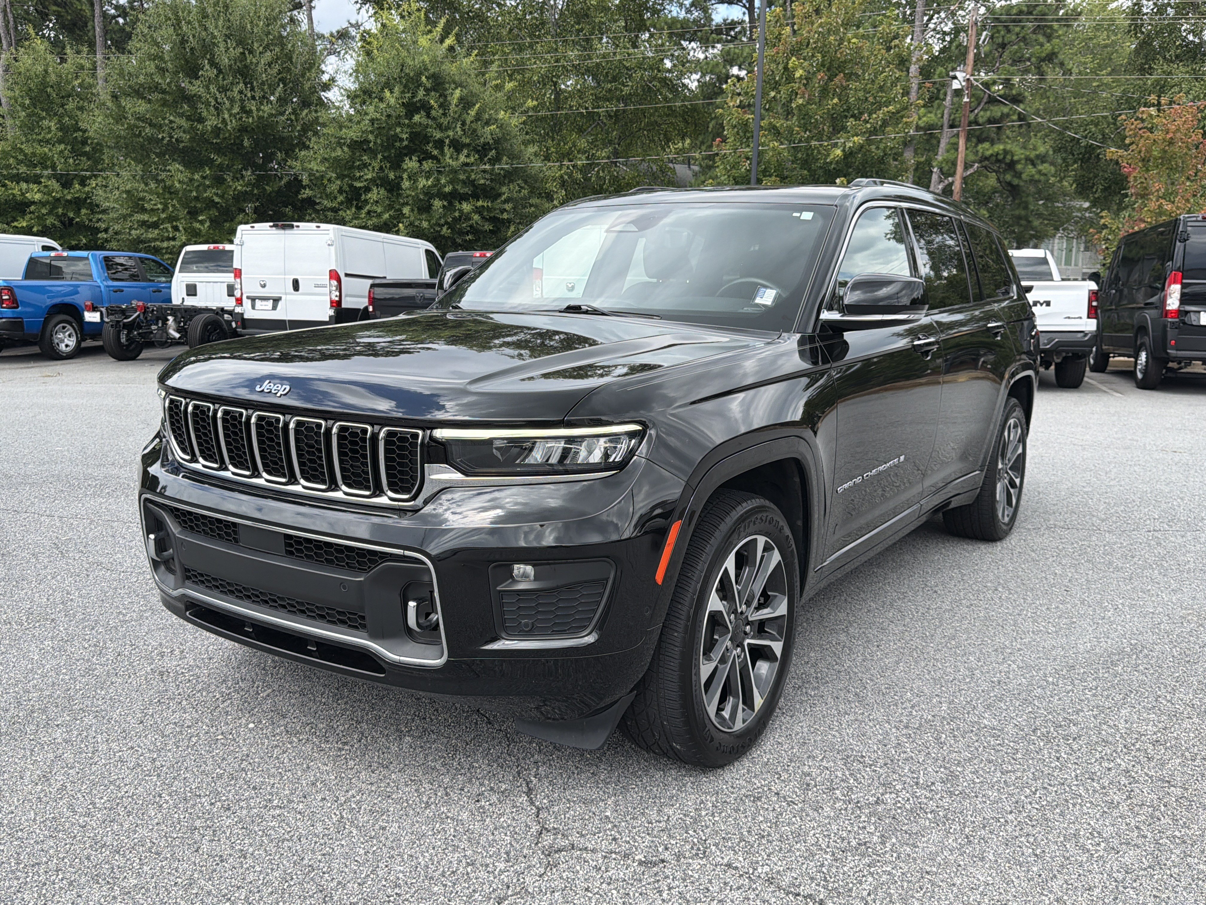 Used 2022 Jeep Grand Cherokee L Overland w/ Luxury Tech Group IV AWD/4WD image 3