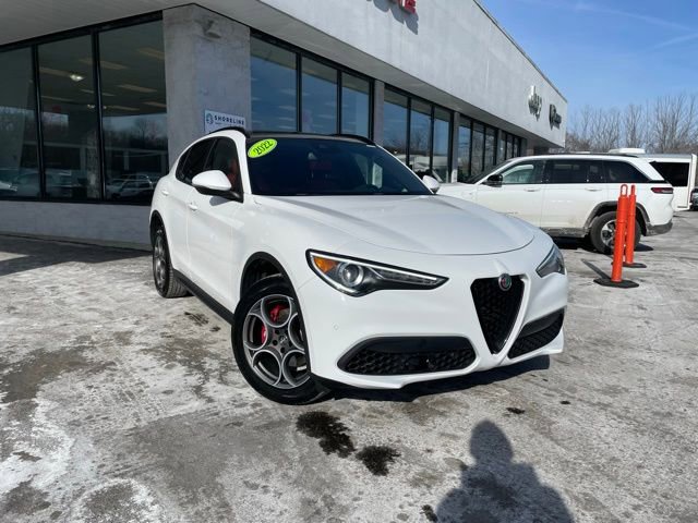 Used 2022 Alfa Romeo Stelvio Sprint image 3