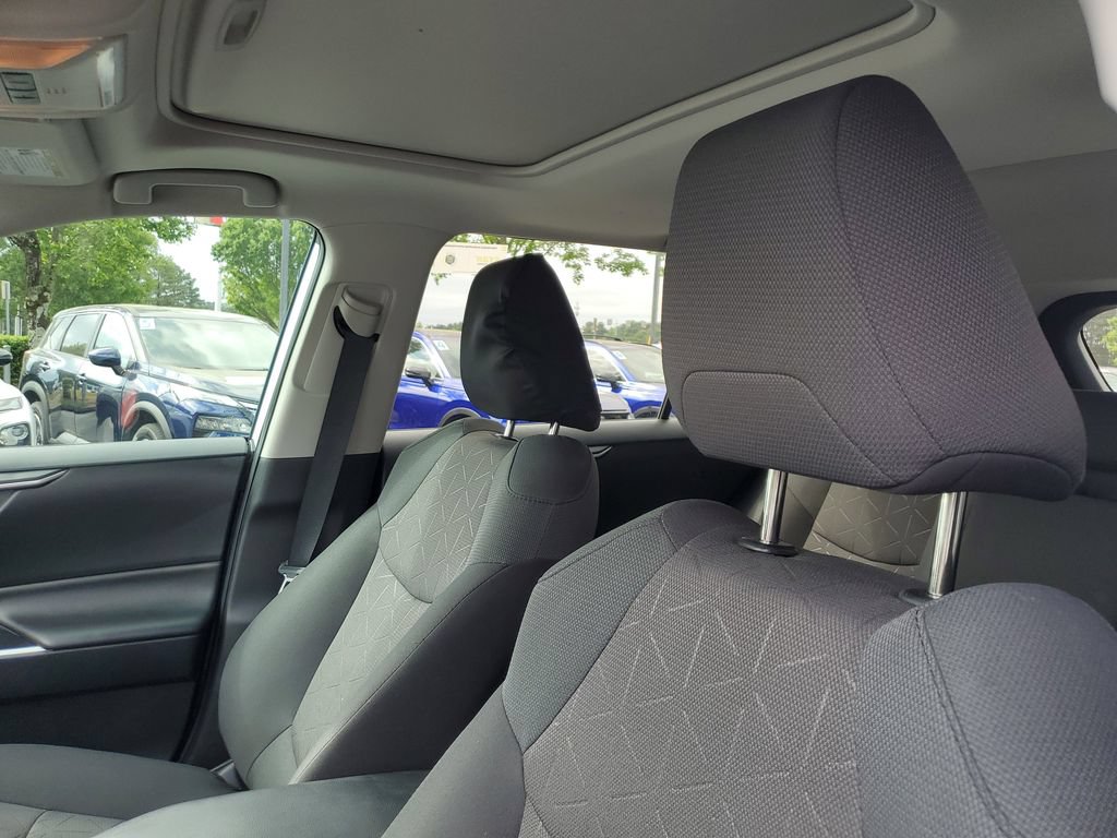 Used 2019 Toyota RAV4 XLE w/ Convenience Package FWD image 16
