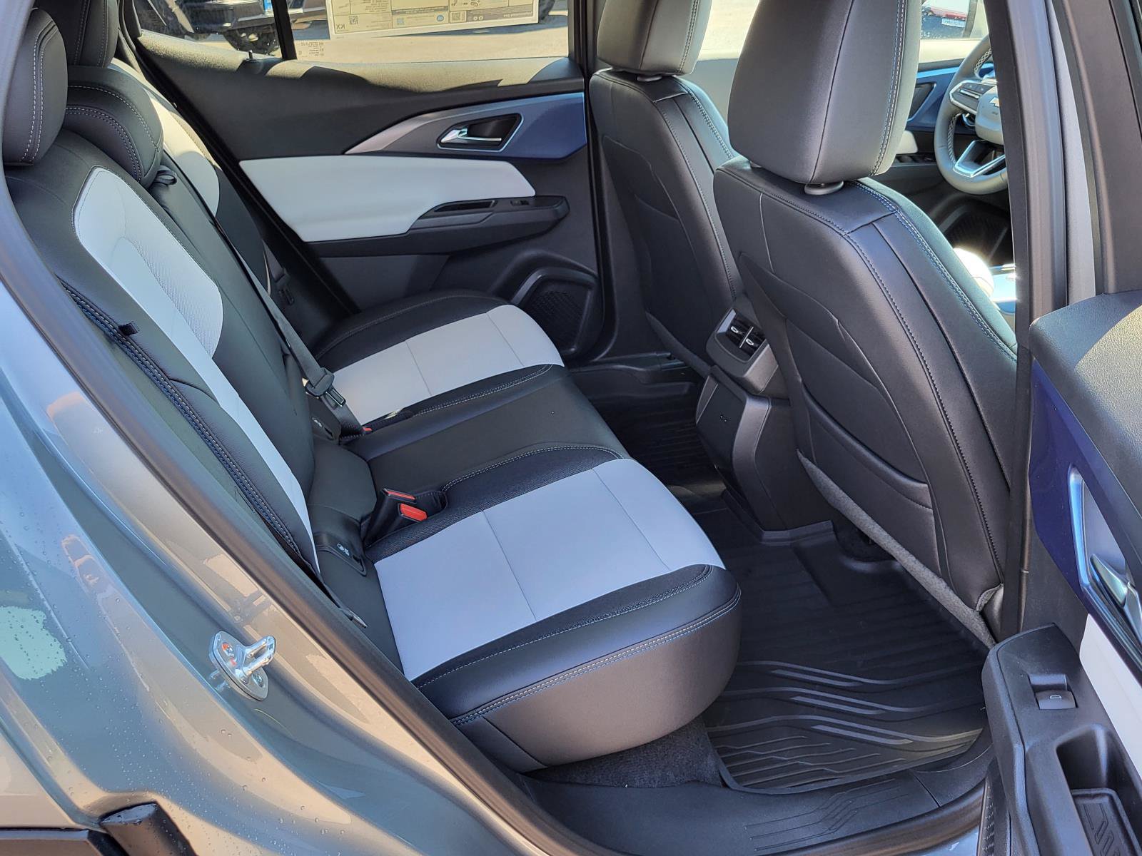 New 2026 Chevrolet Equinox EV LT AWD/4WD image 11