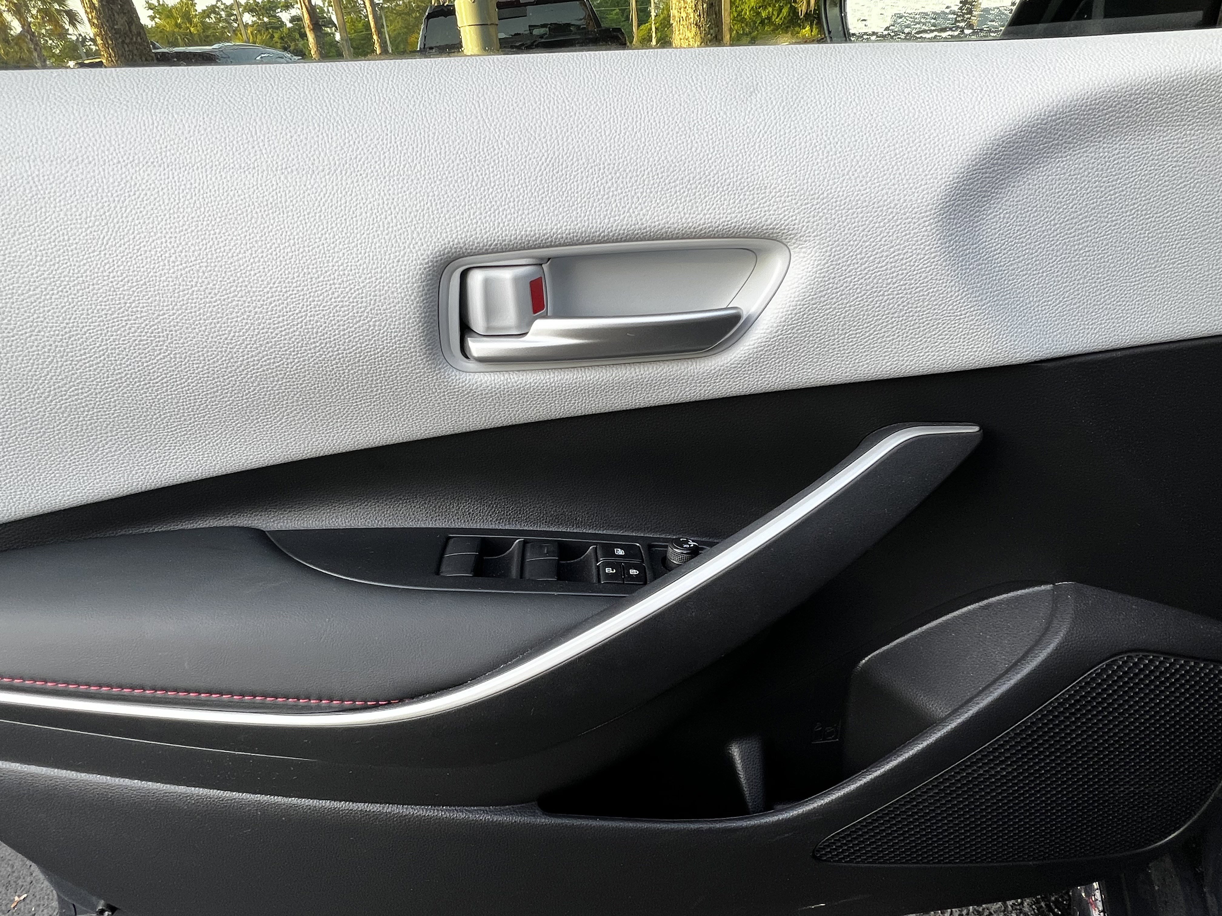 Used 2025 Toyota Corolla SE FWD image 13