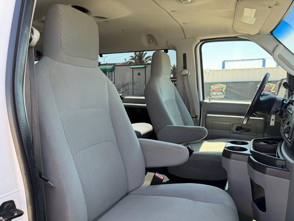 Used 2009 Ford E-350 and Econoline 350 Super Duty Wagon RWD image 22