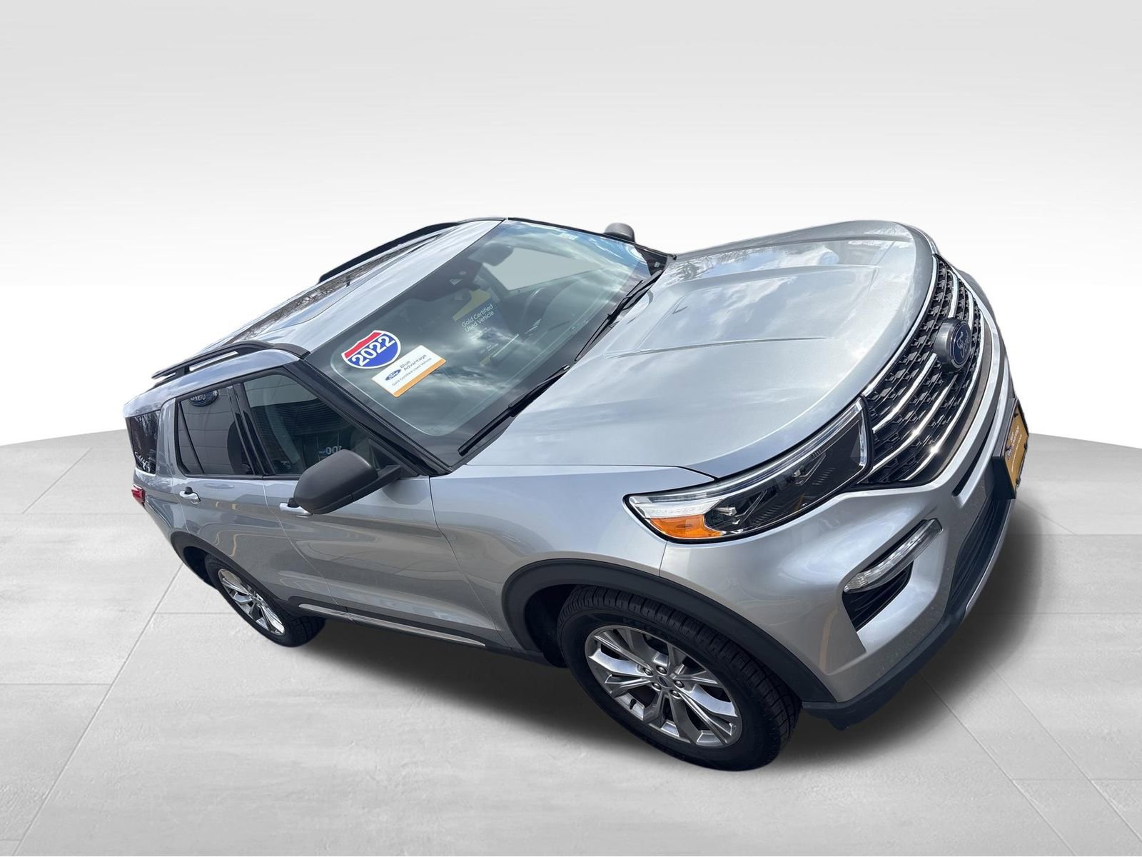 Certified 2022 Ford Explorer XLT w/ Equipment Group 202A image 9