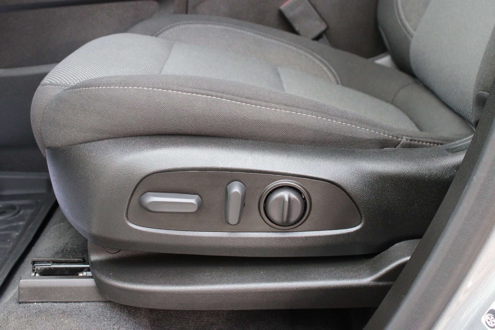 Used 2023 Chevrolet Traverse LT FWD image 13