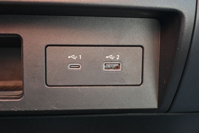 Used 2024 Nissan Titan SV AWD/4WD image 28