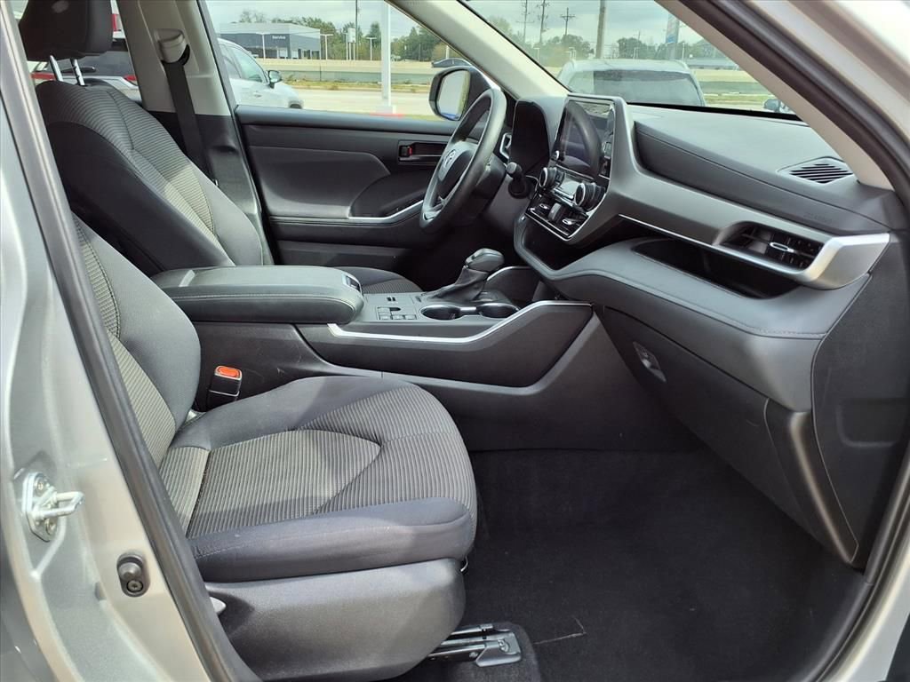 Certified 2023 Toyota Highlander L image 11