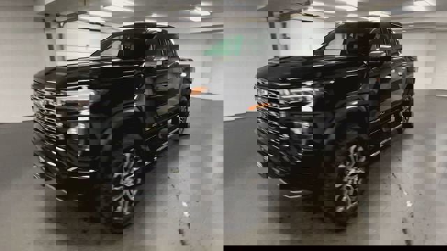 Certified 2024 GMC Canyon Denali image 4