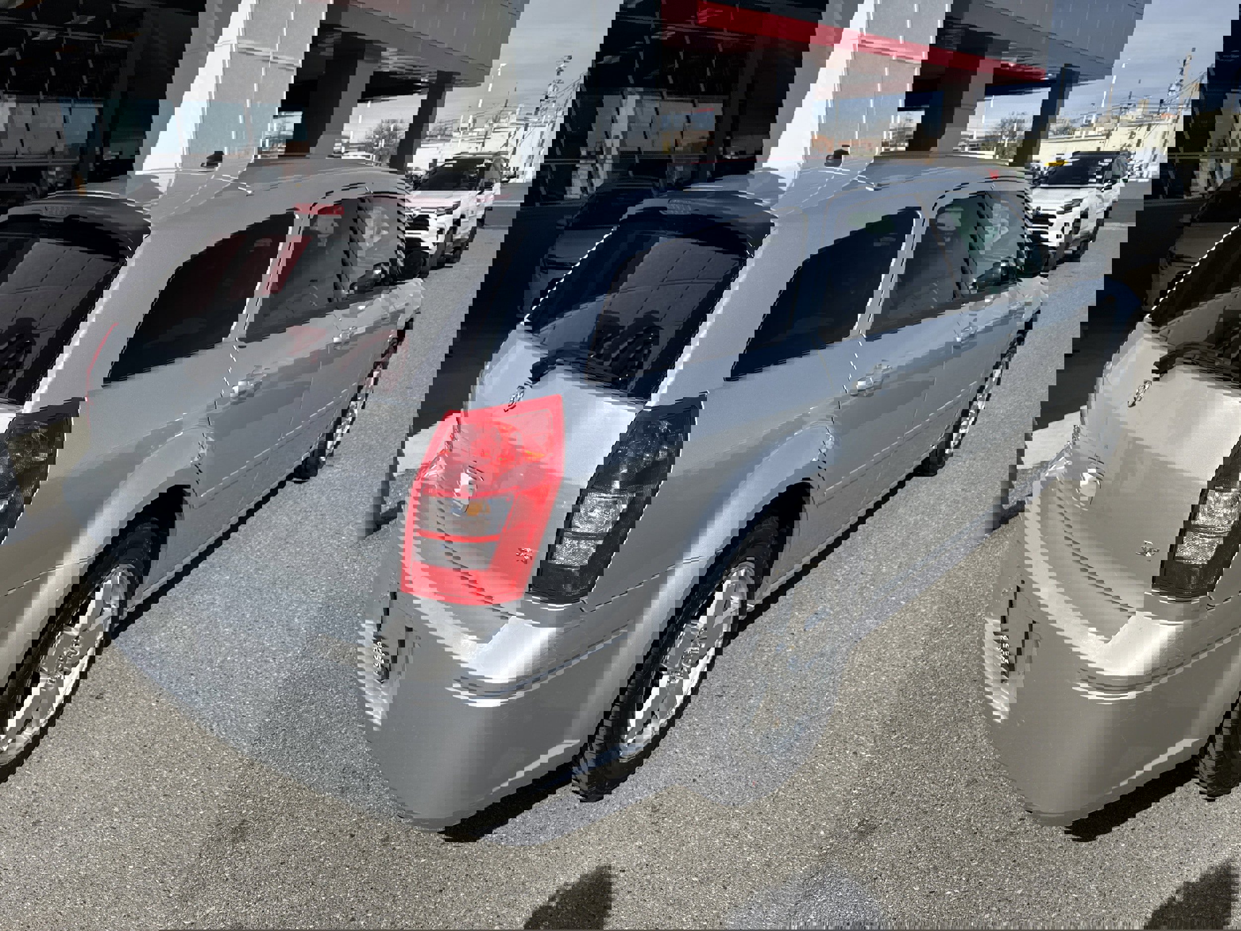 Used 2005 Dodge Magnum SXT w/ Comfort Seating Group image 4