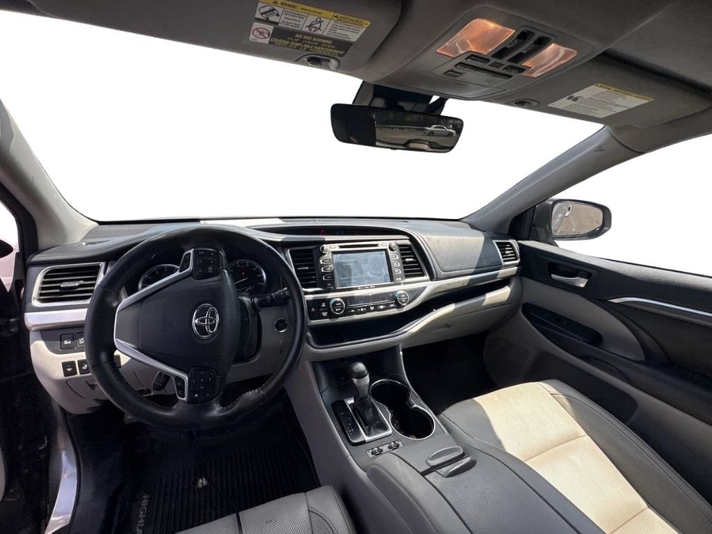 Used 2017 Toyota Highlander Limited Platinum AWD/4WD image 5