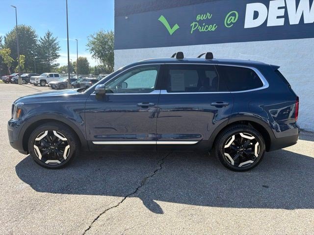 Used 2025 Kia Telluride S AWD/4WD image 2