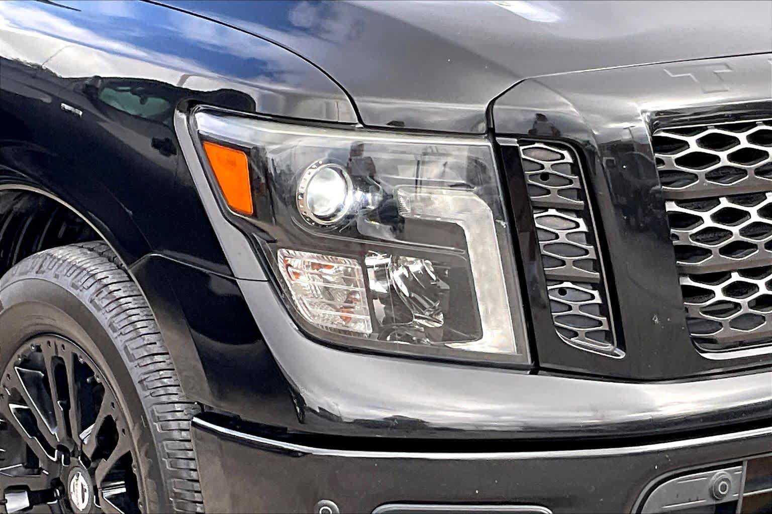 Used 2019 Nissan Titan SV w/ SV Convenience Package RWD image 24