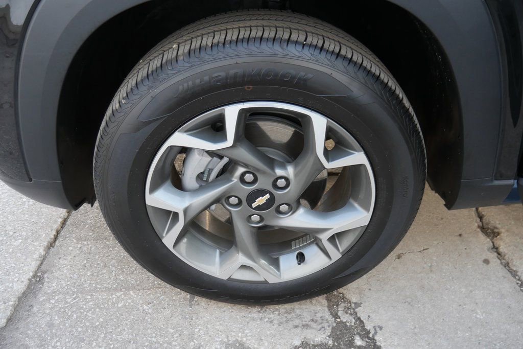Used 2025 Chevrolet Trax LT w/ Driver Confidence Package image 31