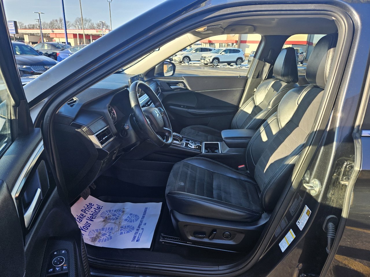 Used 2024 Mitsubishi Outlander AWD image 15