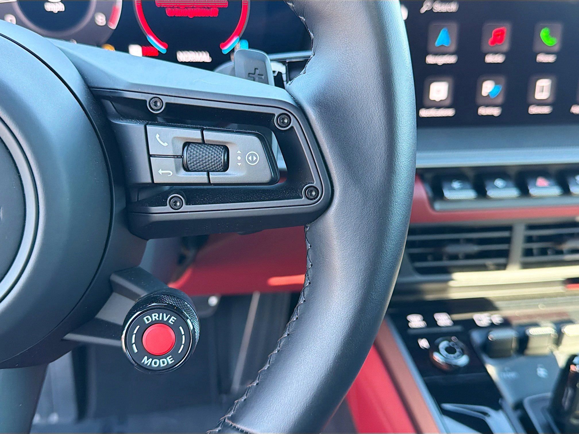 Used 2025 Porsche 911 Carrera image 35