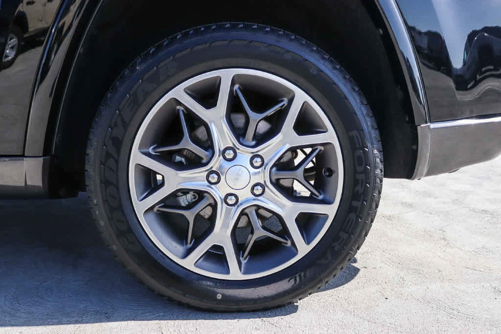 Used 2018 Jeep Grand Cherokee Limited RWD image 4