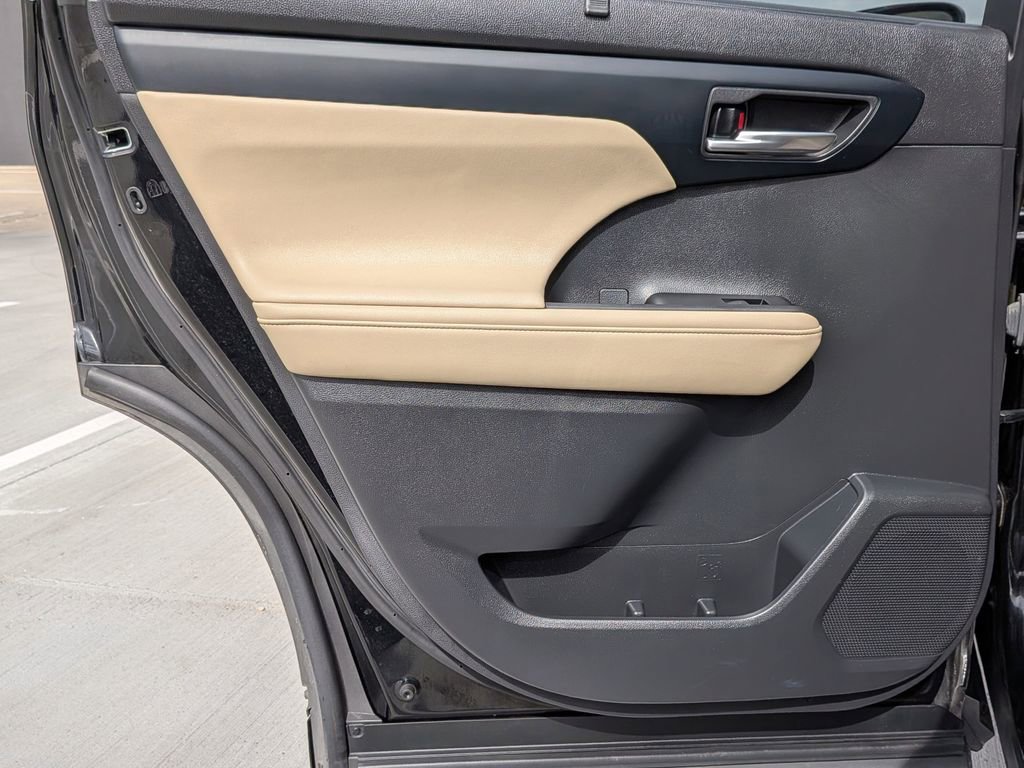 Used 2023 Toyota Highlander XLE image 26