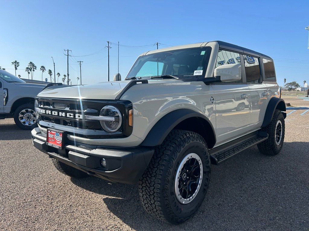 New 2025 Ford Bronco Outer Banks w/ Sasquatch Package image 3
