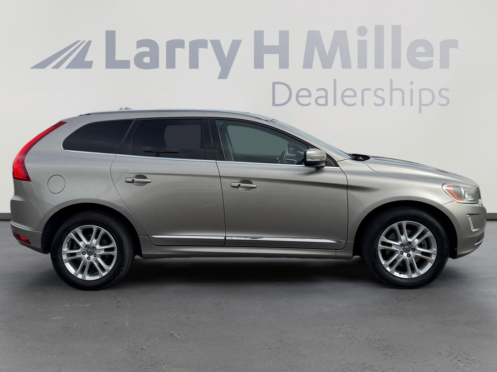 Used 2016 Volvo XC60 T5 Premier w/ Proximity Package image 6