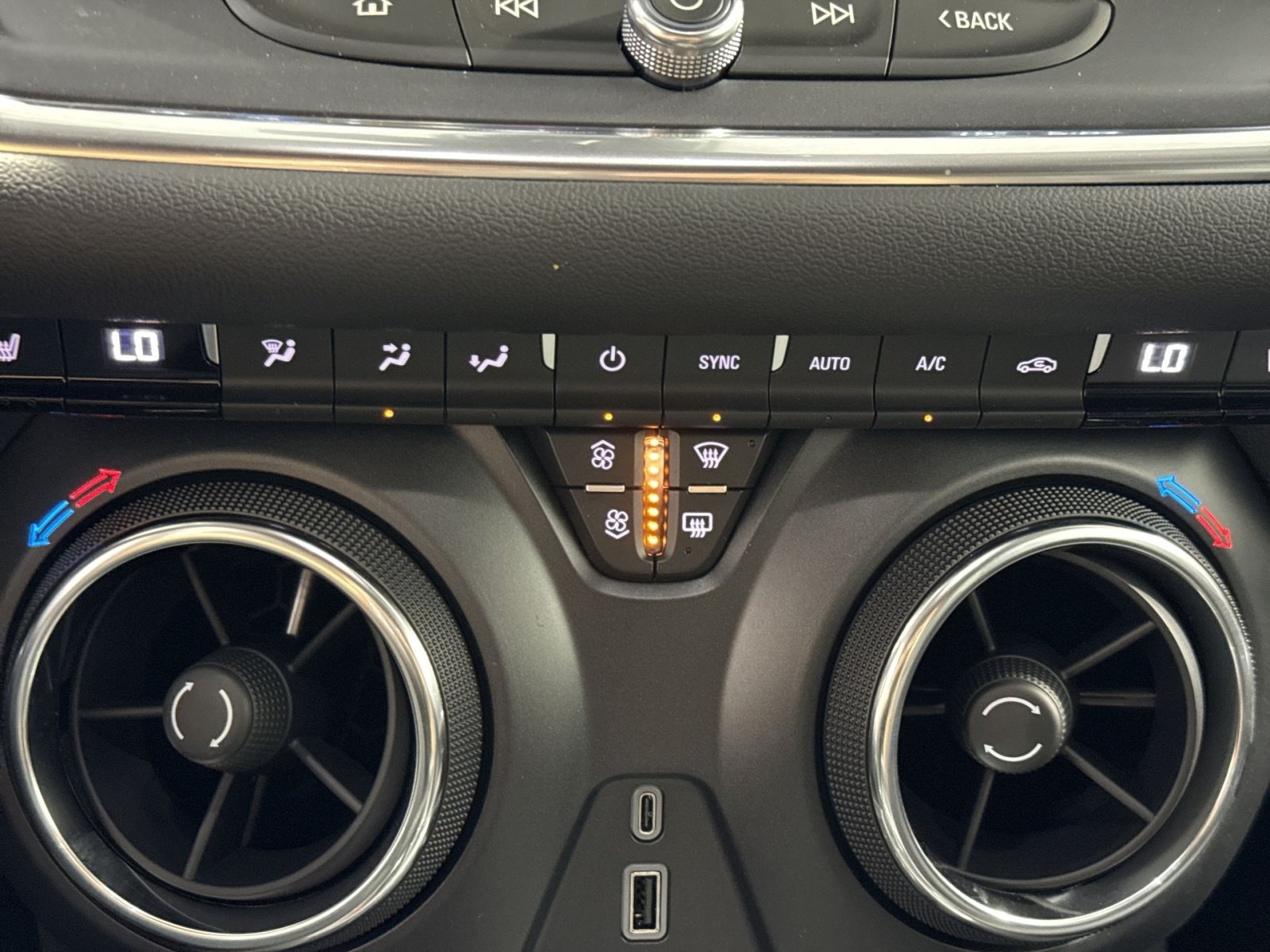 New 2026 Chevrolet Trax LT w/ Midnight Edition FWD image 22