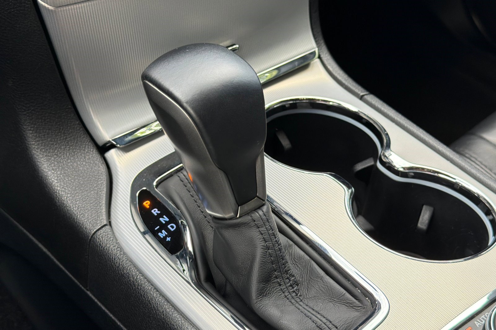 Used 2018 Jeep Grand Cherokee Limited image 26