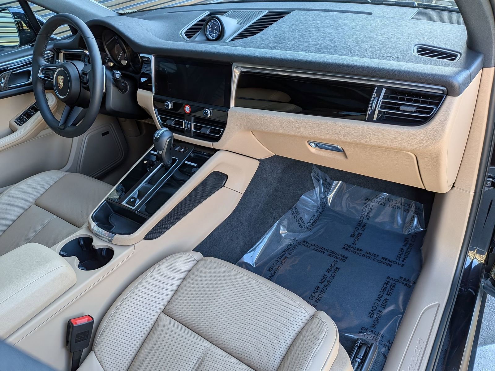 Certified 2025 Porsche Macan image 26