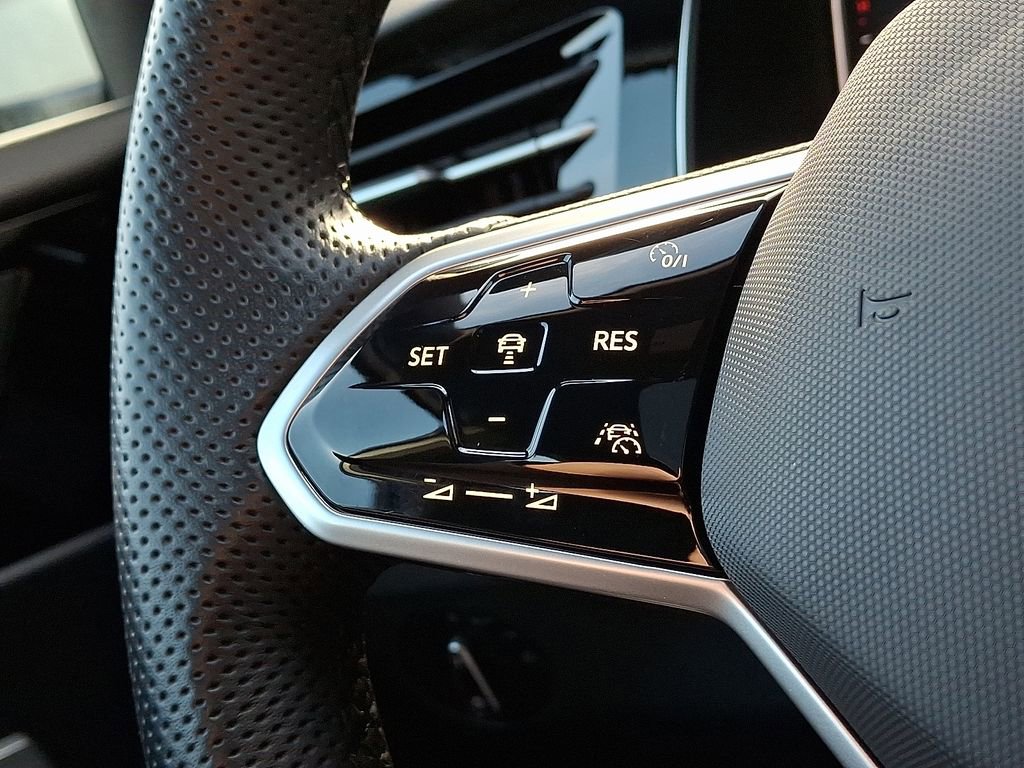 Certified 2025 Volkswagen Jetta GLI Autobahn image 24