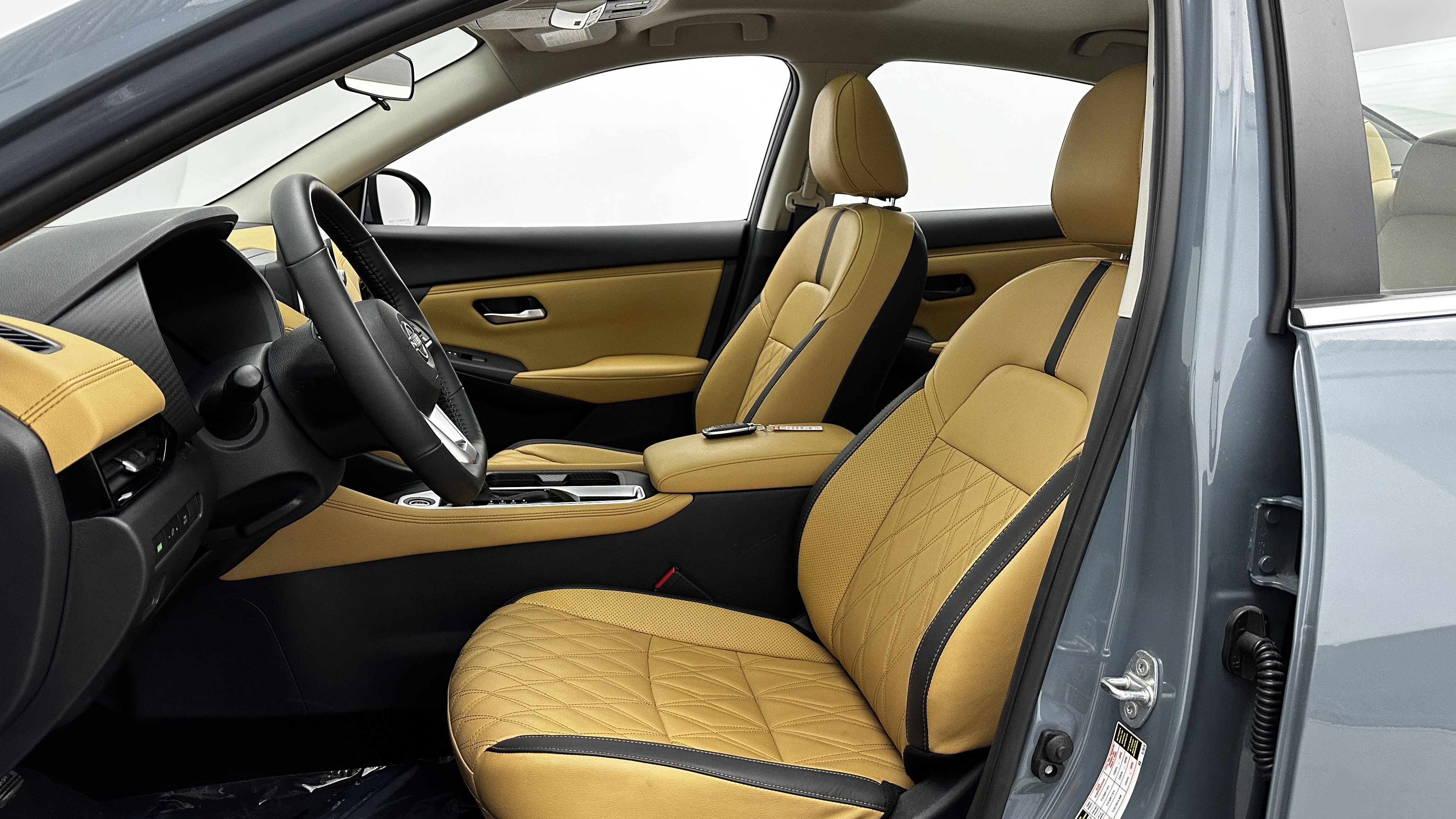 Used 2025 Nissan Sentra SV w/ SV Premium Package image 16