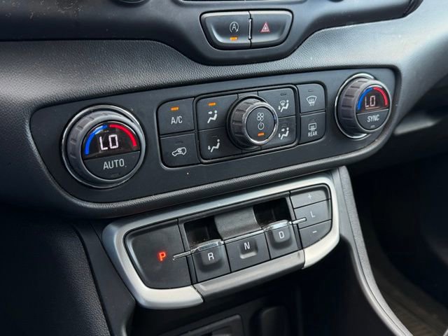 Used 2022 GMC Terrain SLT image 17