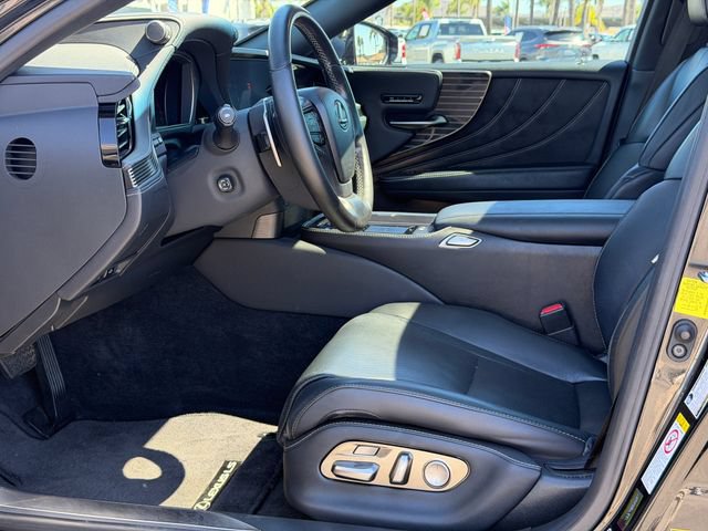 Used 2018 Lexus LS 500 w/ Accessory Package (Z2) RWD image 15