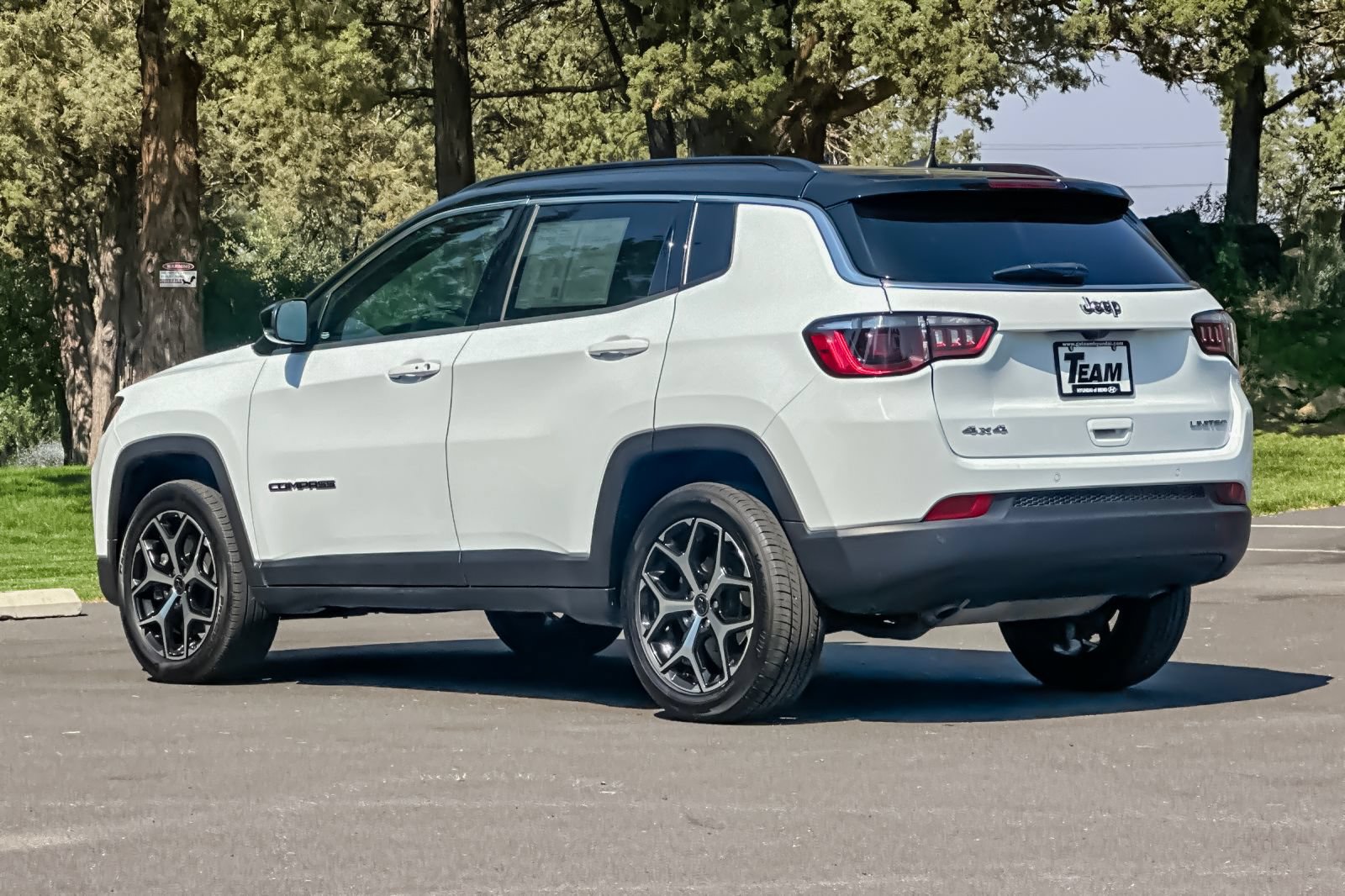 Used 2025 Jeep Compass Limited AWD/4WD image 6
