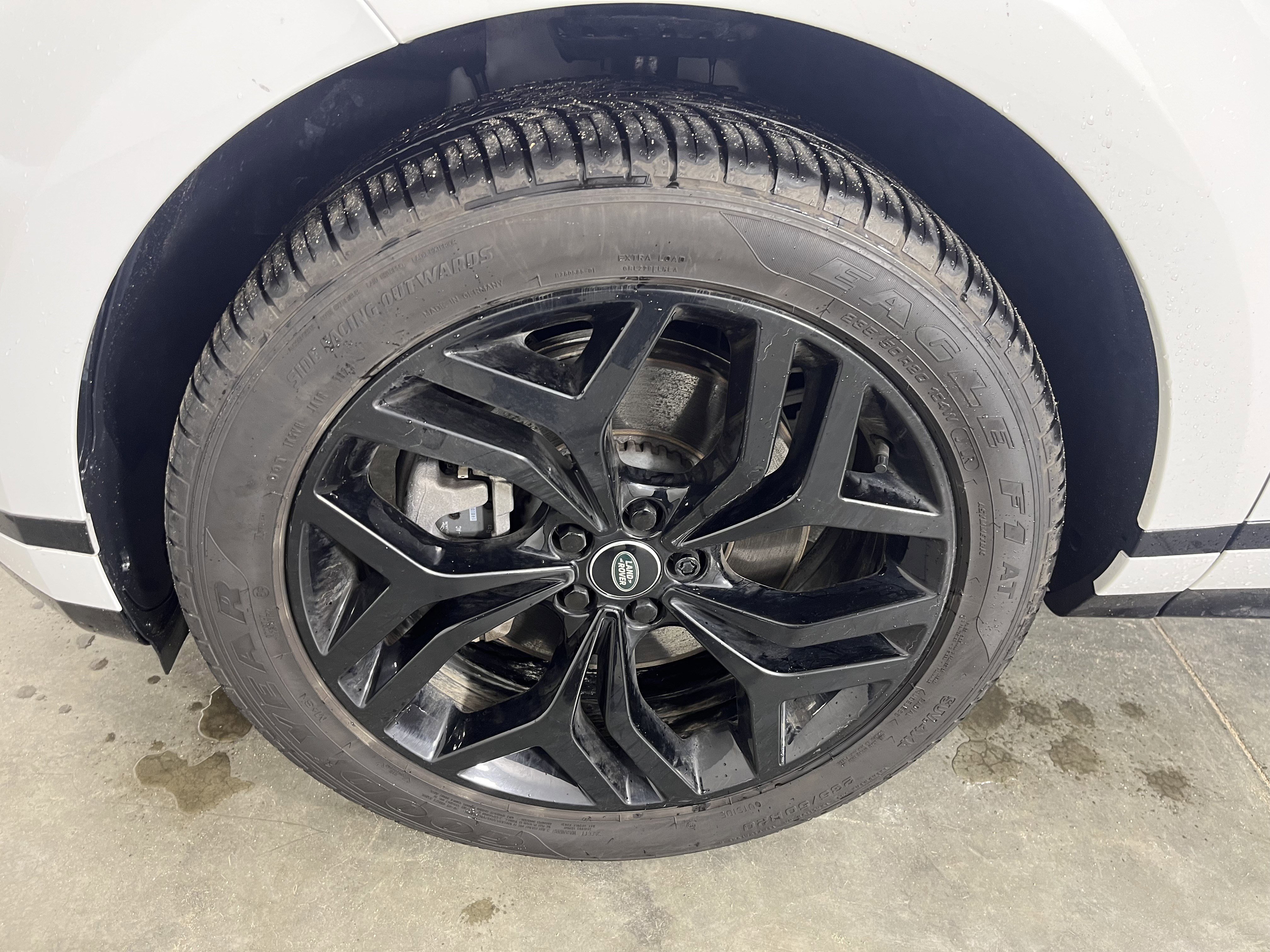 Used 2023 Land Rover Range Rover Evoque R-Dynamic SE image 25