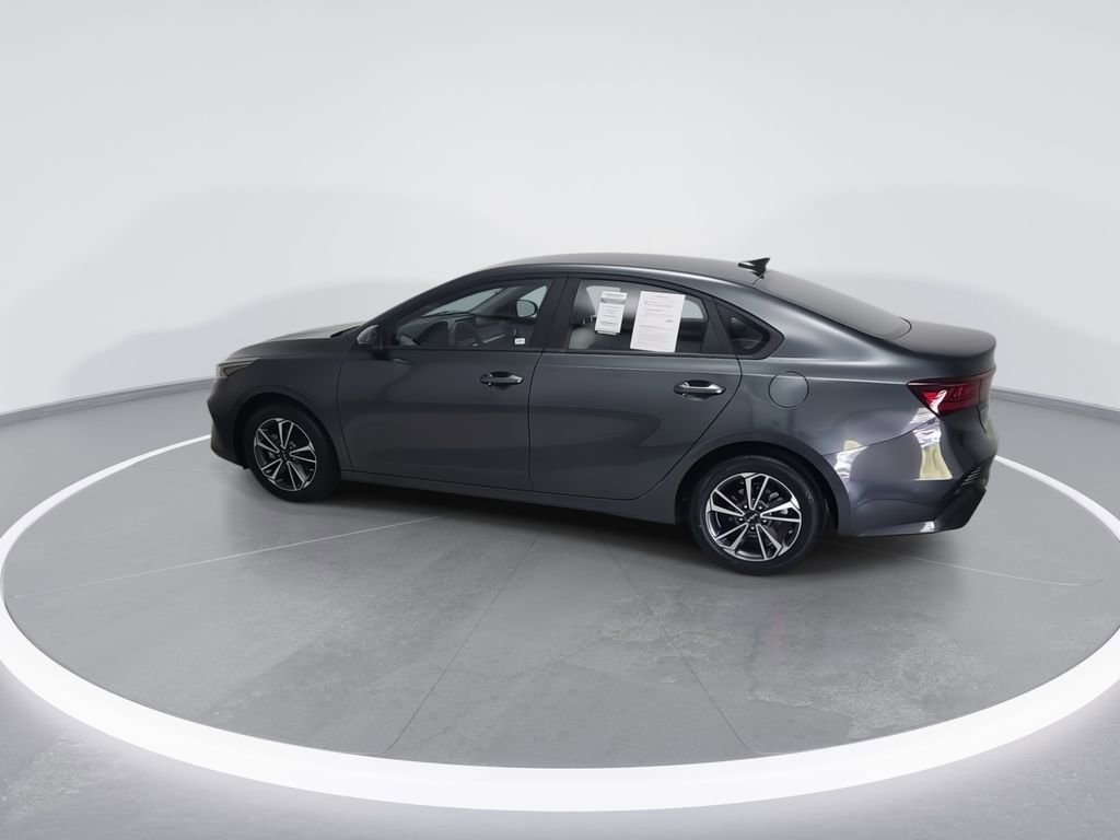 Used 2023 Kia Forte LXS w/ LXS Technology Package FWD image 6