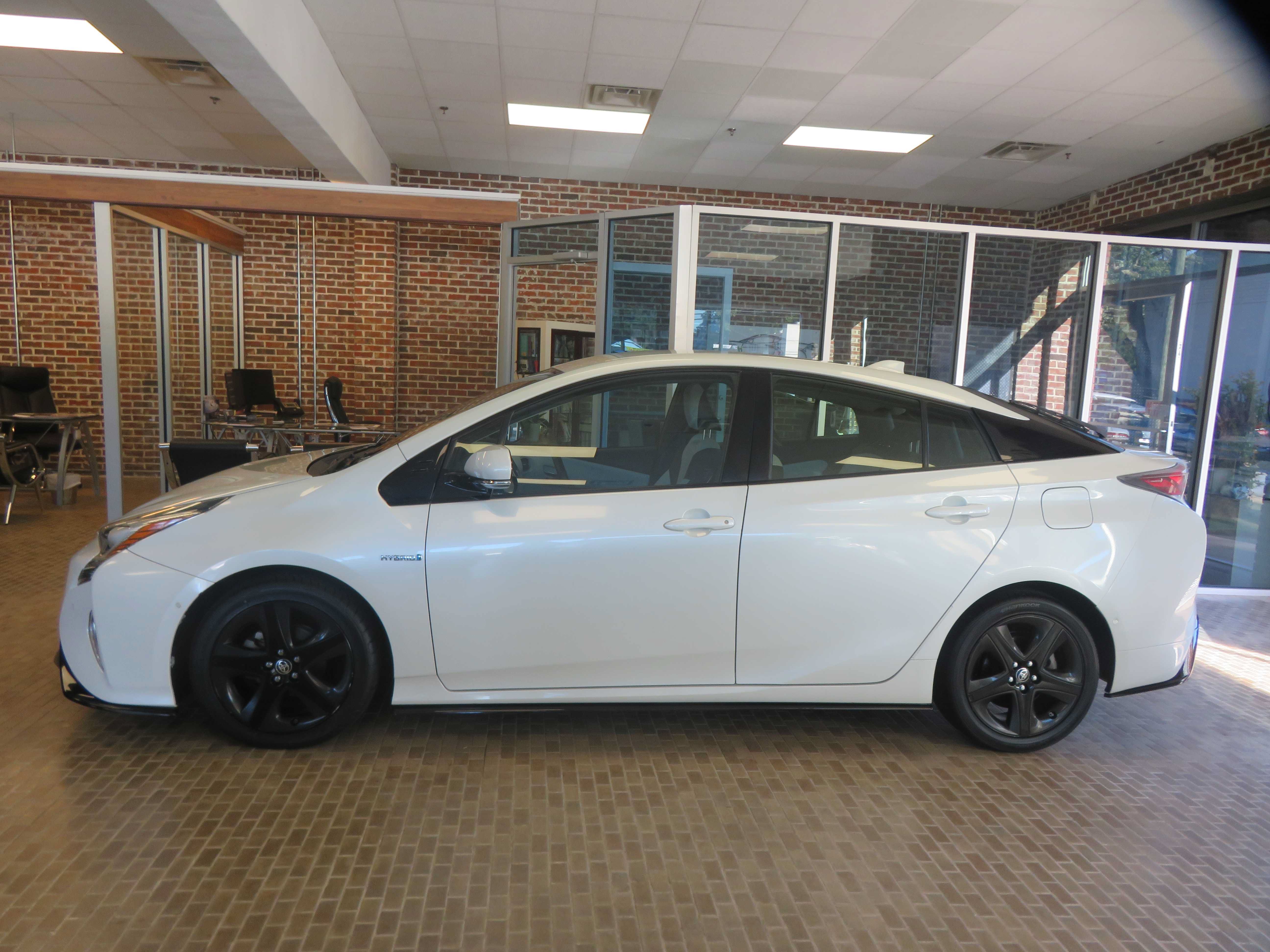 Used 2017 Toyota Prius Four Touring w/ Appearance Package FWD image 72
