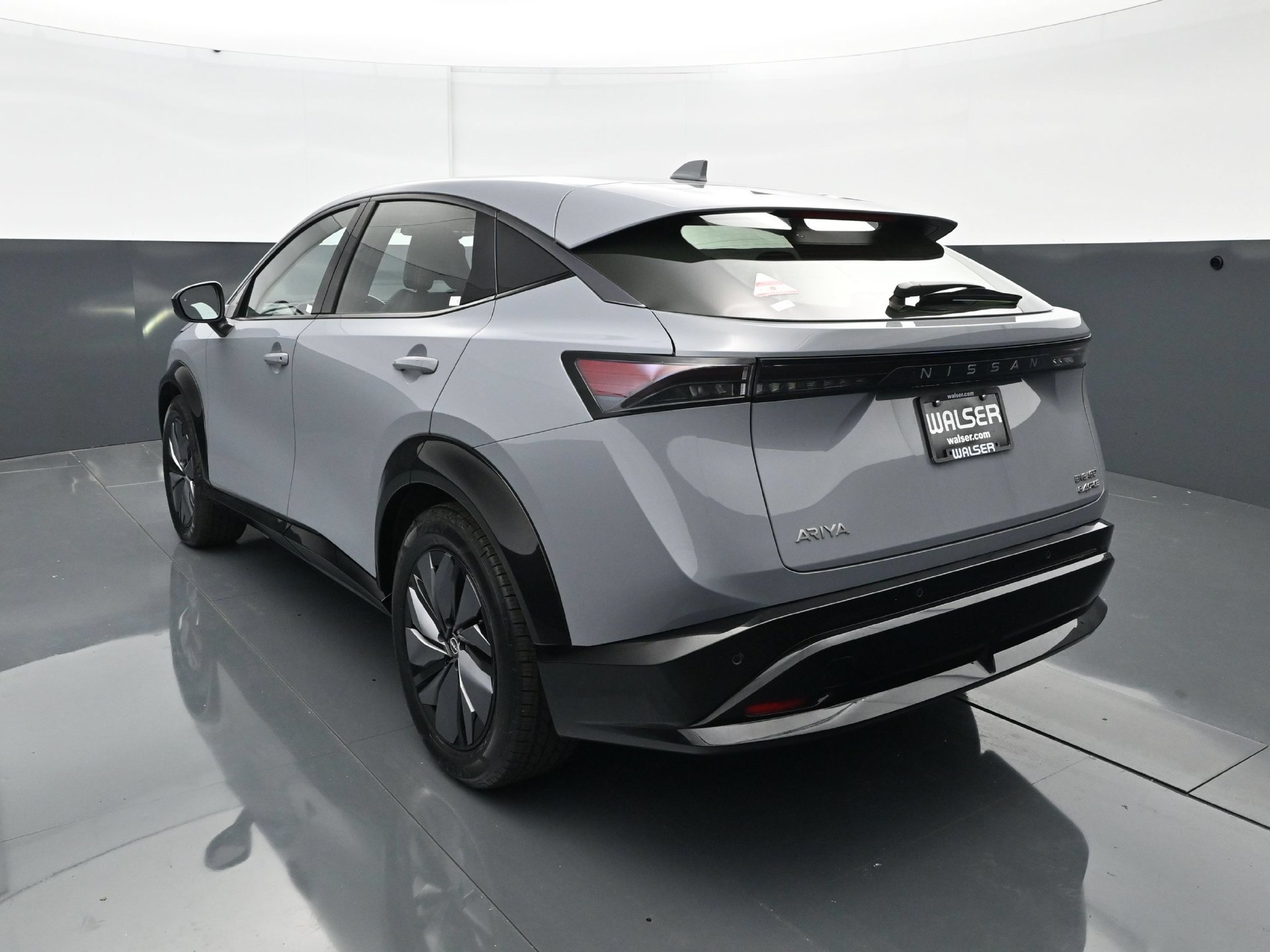 Used 2023 Nissan Ariya AWD image 5