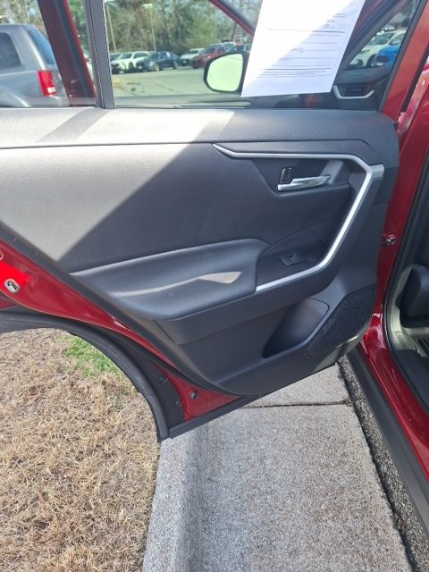 Used 2021 Toyota RAV4 XLE Premium image 18