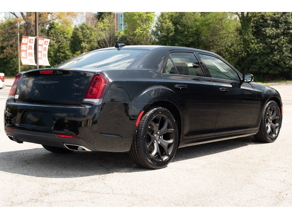 Used 2022 Chrysler 300 Touring L w/ Safetytec Plus Group image 8