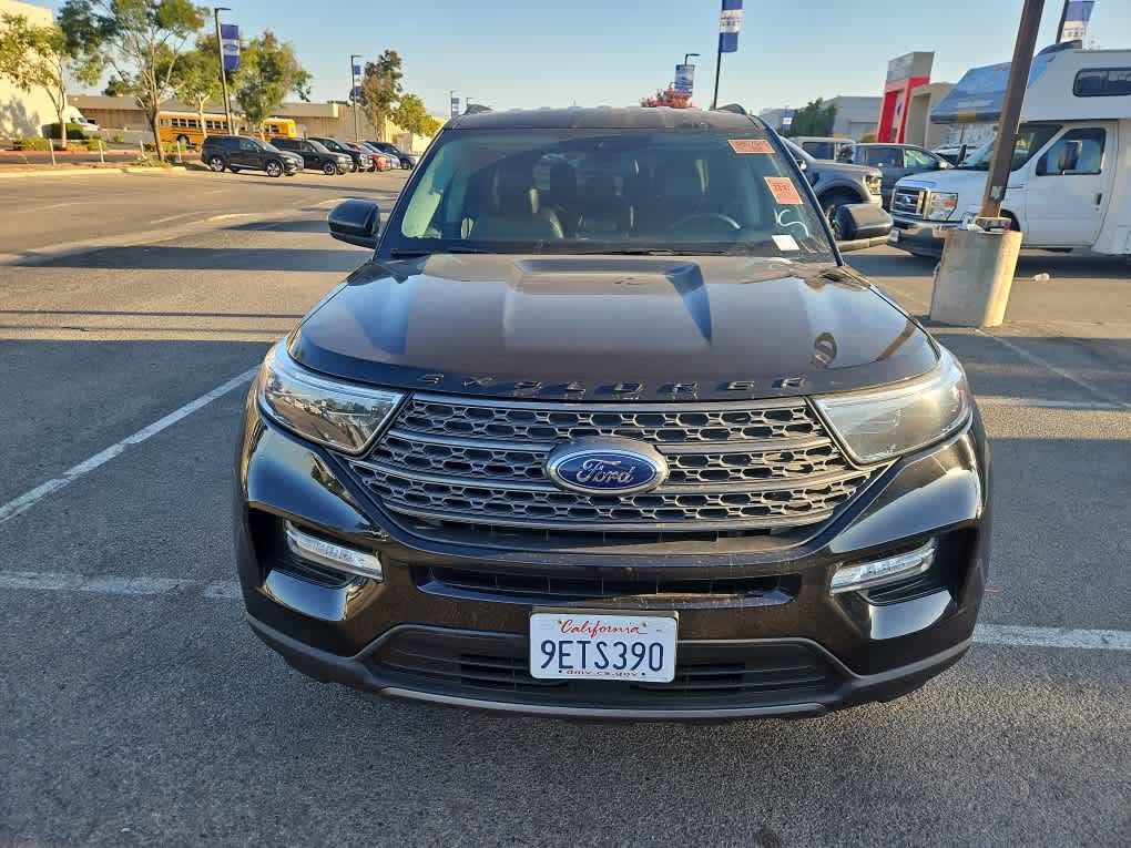 Used 2023 Ford Explorer XLT w/ Equipment Group 202A RWD image 2