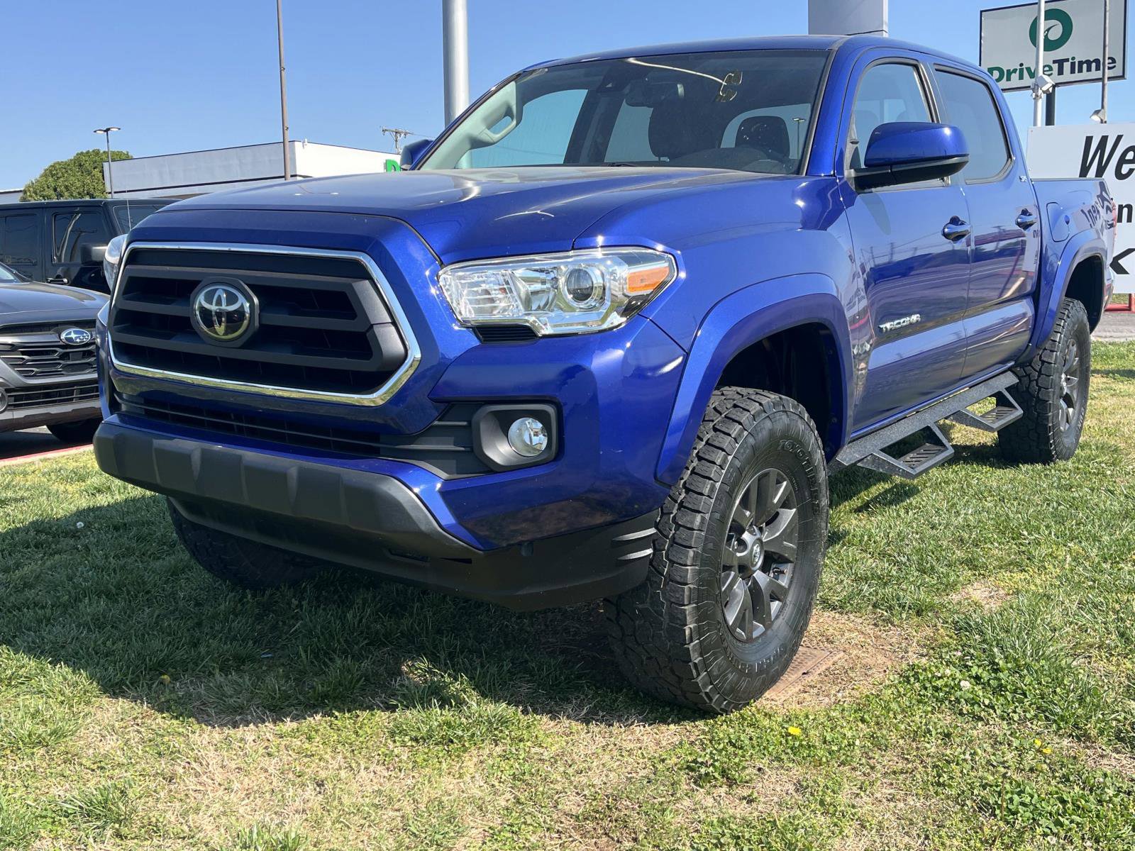 Used 2022 Toyota Tacoma SR5 AWD/4WD image 3