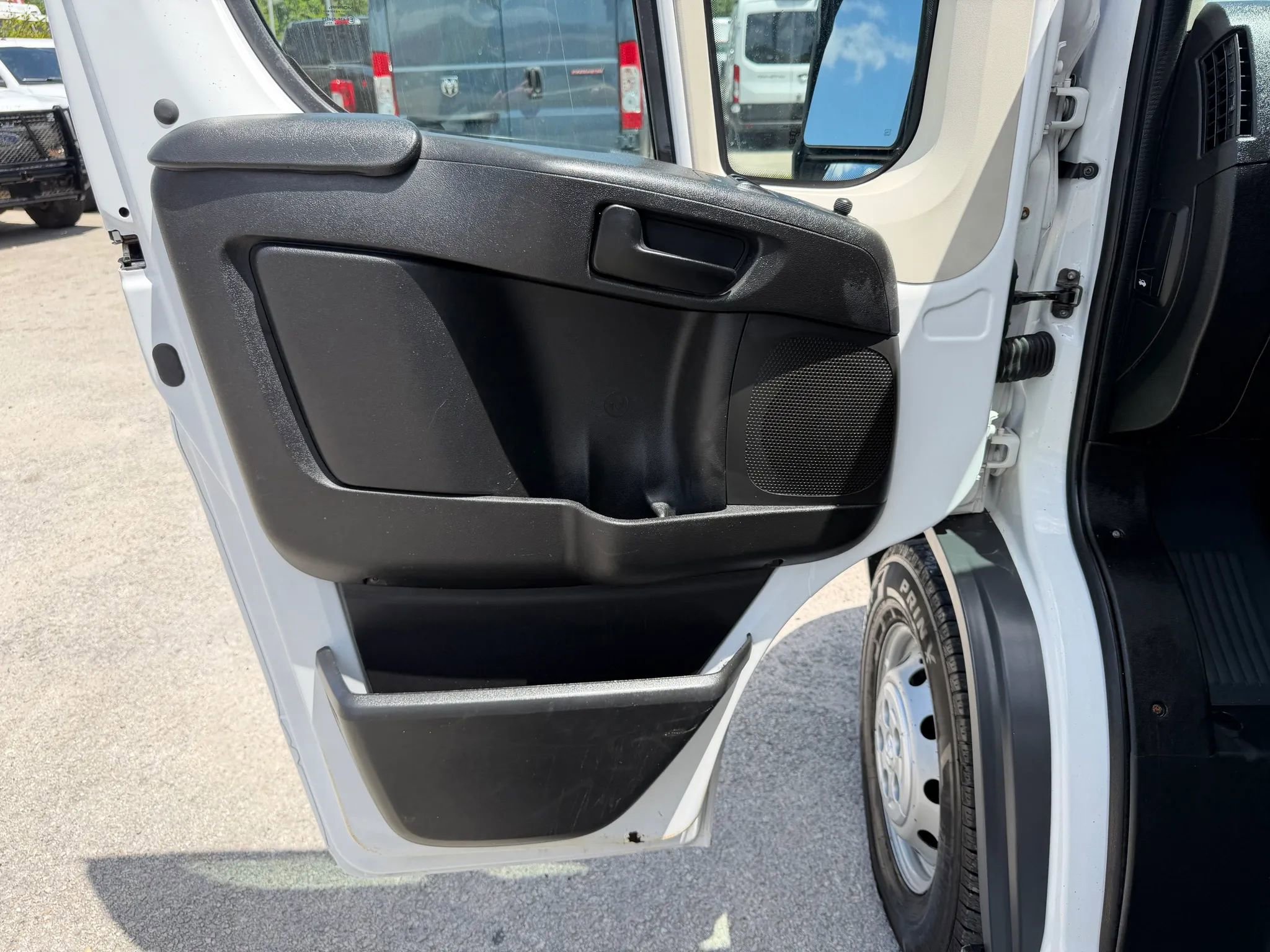 Used 2015 RAM ProMaster 3500 w/ Premium Appearance Group image 13