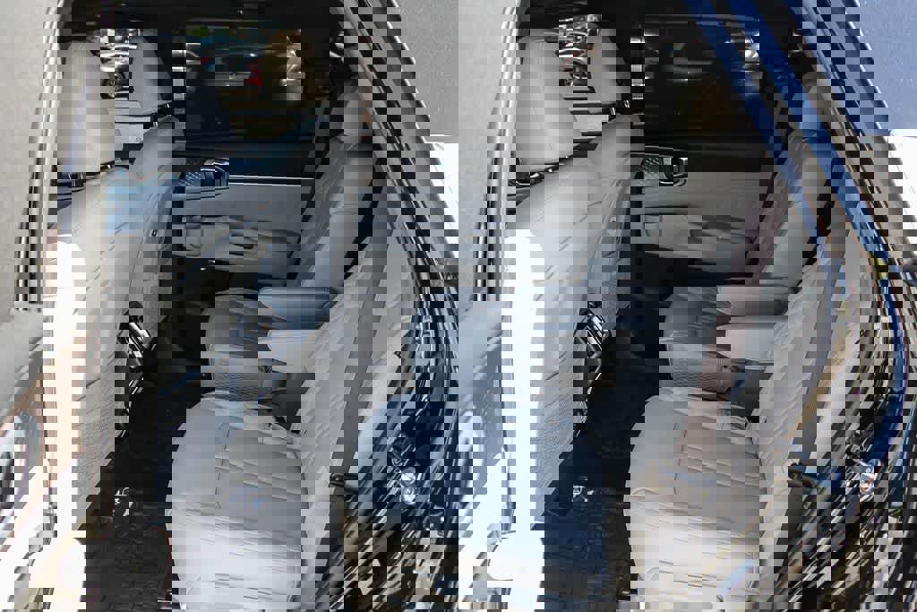 Used 2025 Kia Sorento SX Prestige image 17