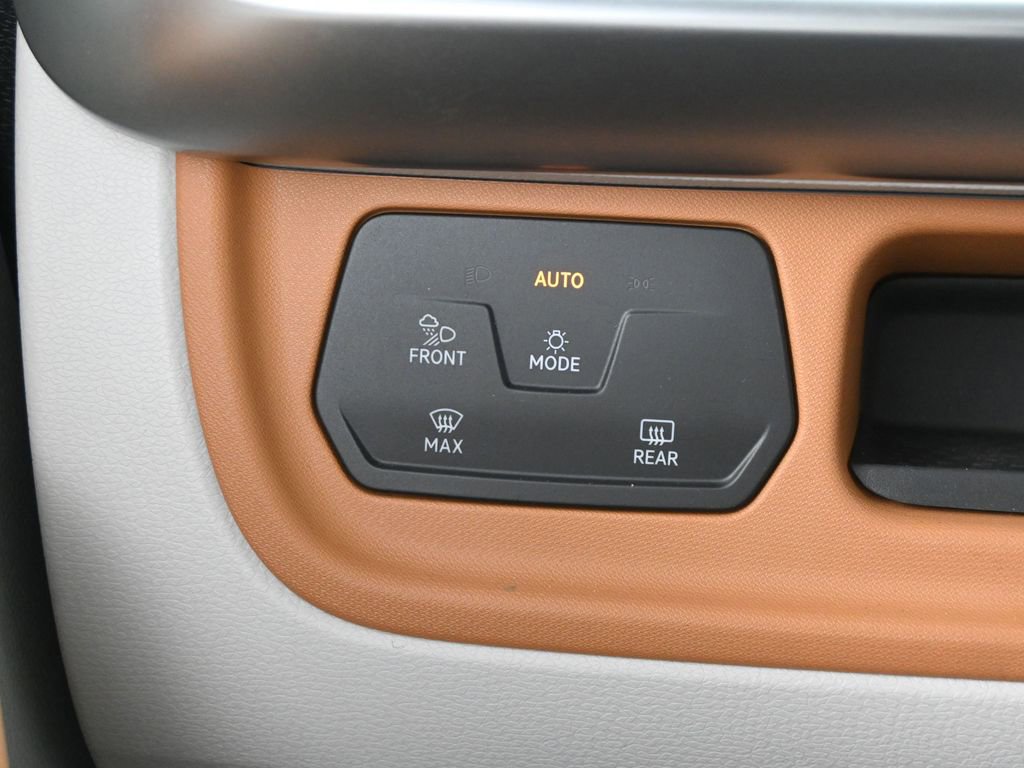 Used 2025 Volkswagen ID. Buzz 1st Edition AWD/4WD image 20