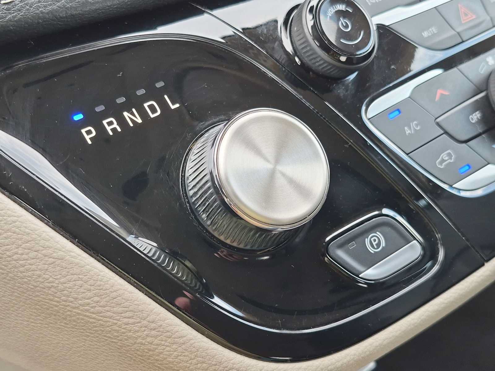 Used 2023 Chrysler Pacifica Touring-L FWD image 28