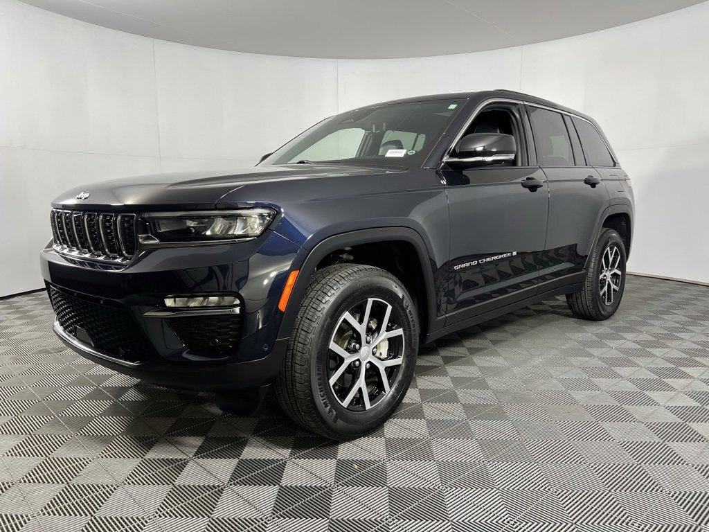 Used 2024 Jeep Grand Cherokee Limited w/ Luxury Tech Group II image 3