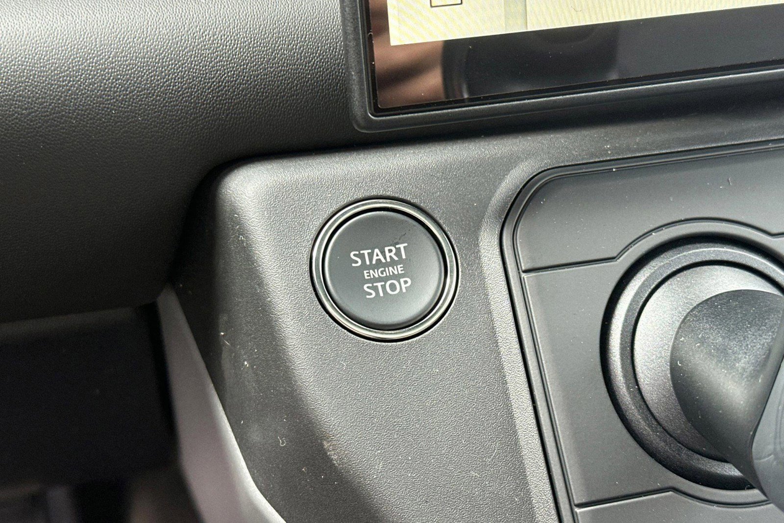 New 2026 Land Rover Defender 90 V8 image 28