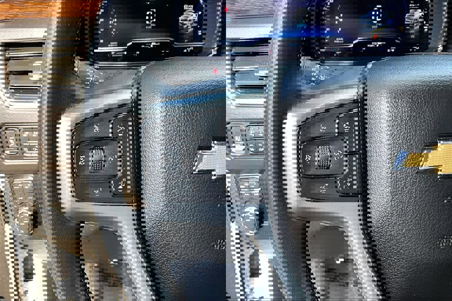 Used 2023 Chevrolet Suburban Premier image 23