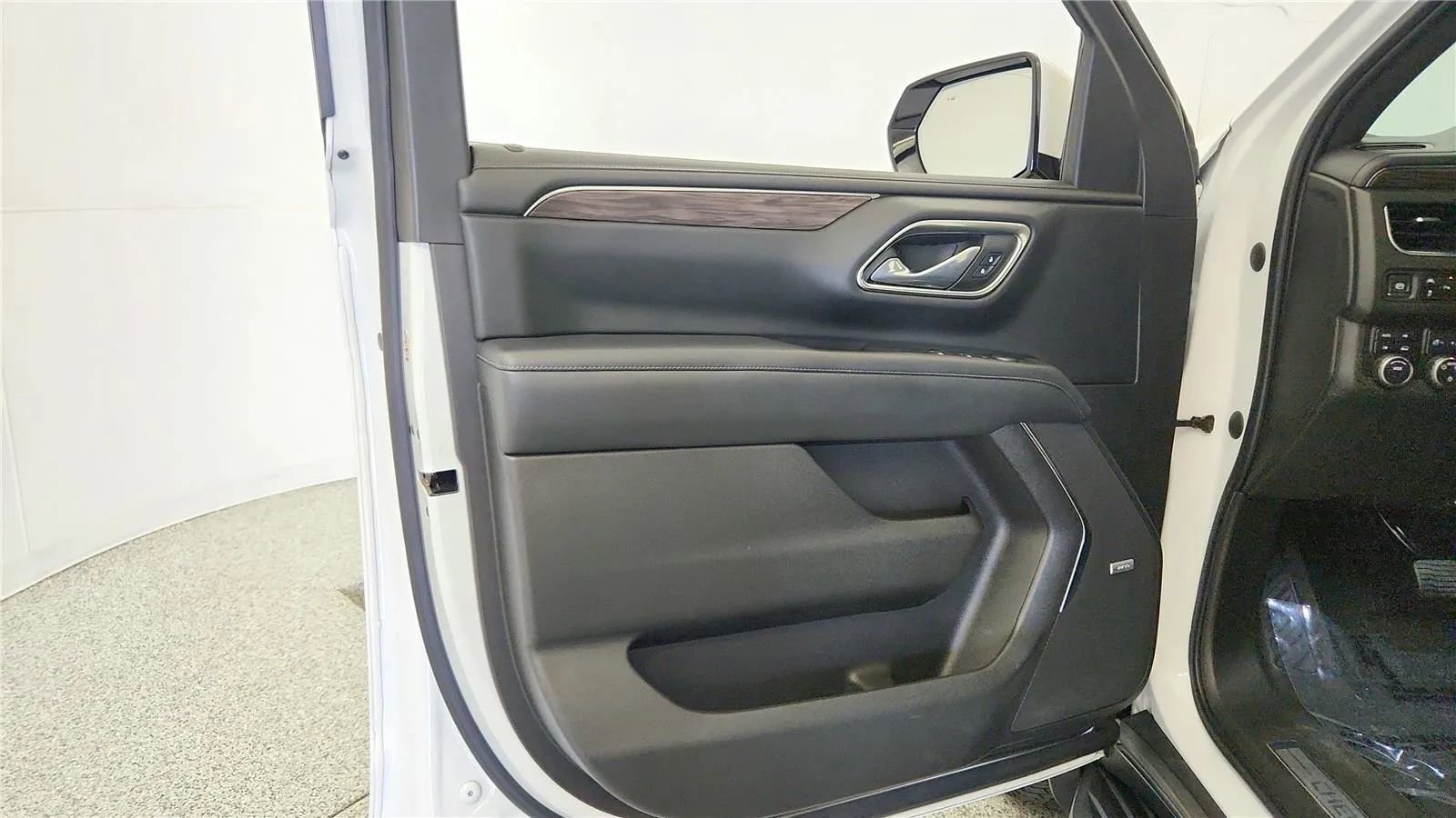 Used 2021 Chevrolet Tahoe LT w/ LT Signature Plus Package AWD/4WD image 37