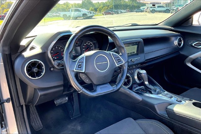 Used 2018 Chevrolet Camaro LT RWD image 16