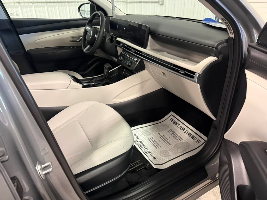 Certified 2025 Hyundai Tucson SE AWD/4WD image 32